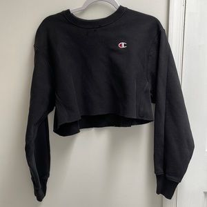 Cropped Oversized Champion crew neck! Perfect for the gym!